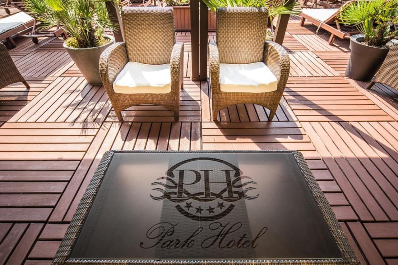 Park Hotel Линяно Сабиадоро Екстериор снимка