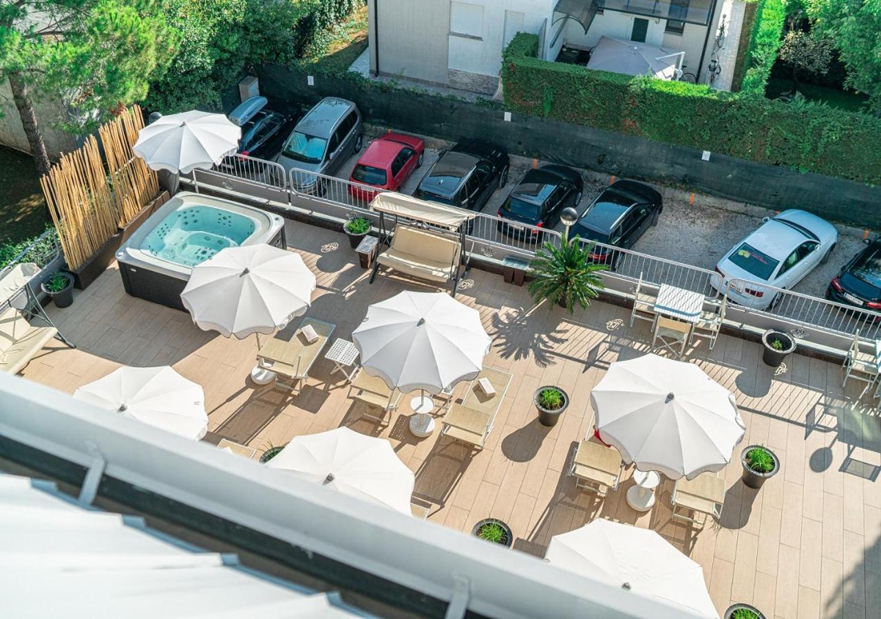 Park Hotel Линяно Сабиадоро Екстериор снимка