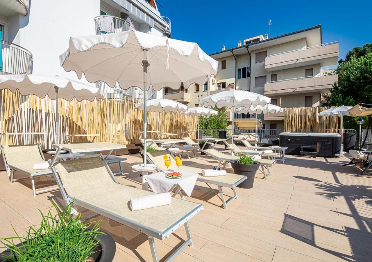 Park Hotel Линяно Сабиадоро Екстериор снимка