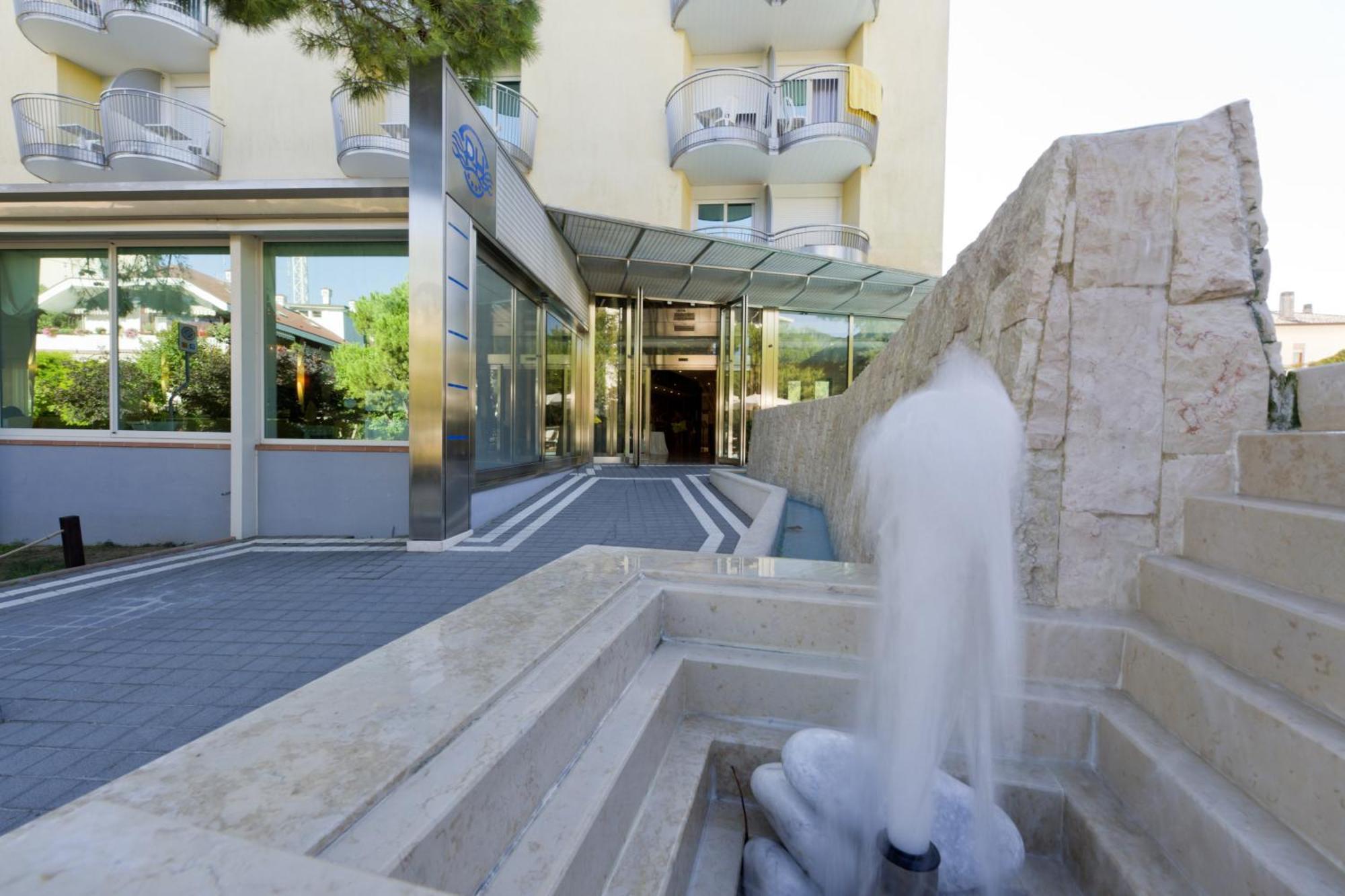 Park Hotel Линяно Сабиадоро Екстериор снимка