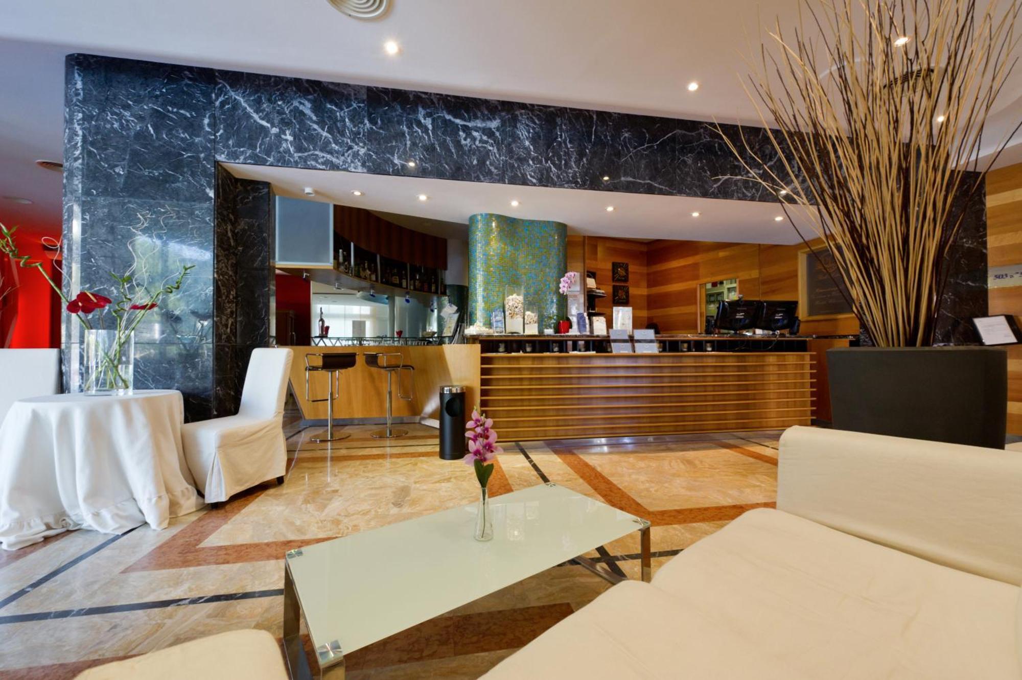 Park Hotel Линяно Сабиадоро Екстериор снимка