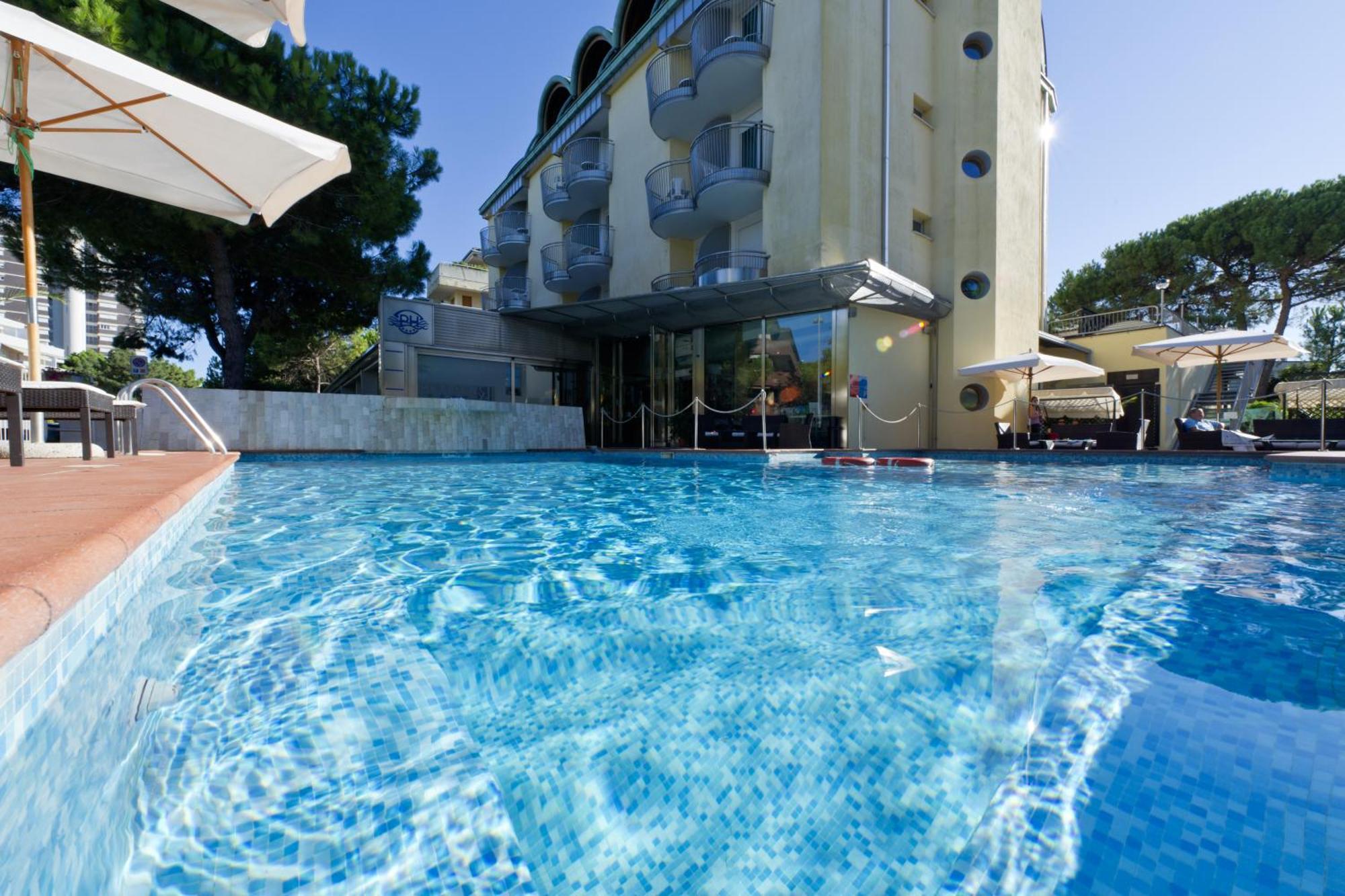Park Hotel Линяно Сабиадоро Екстериор снимка