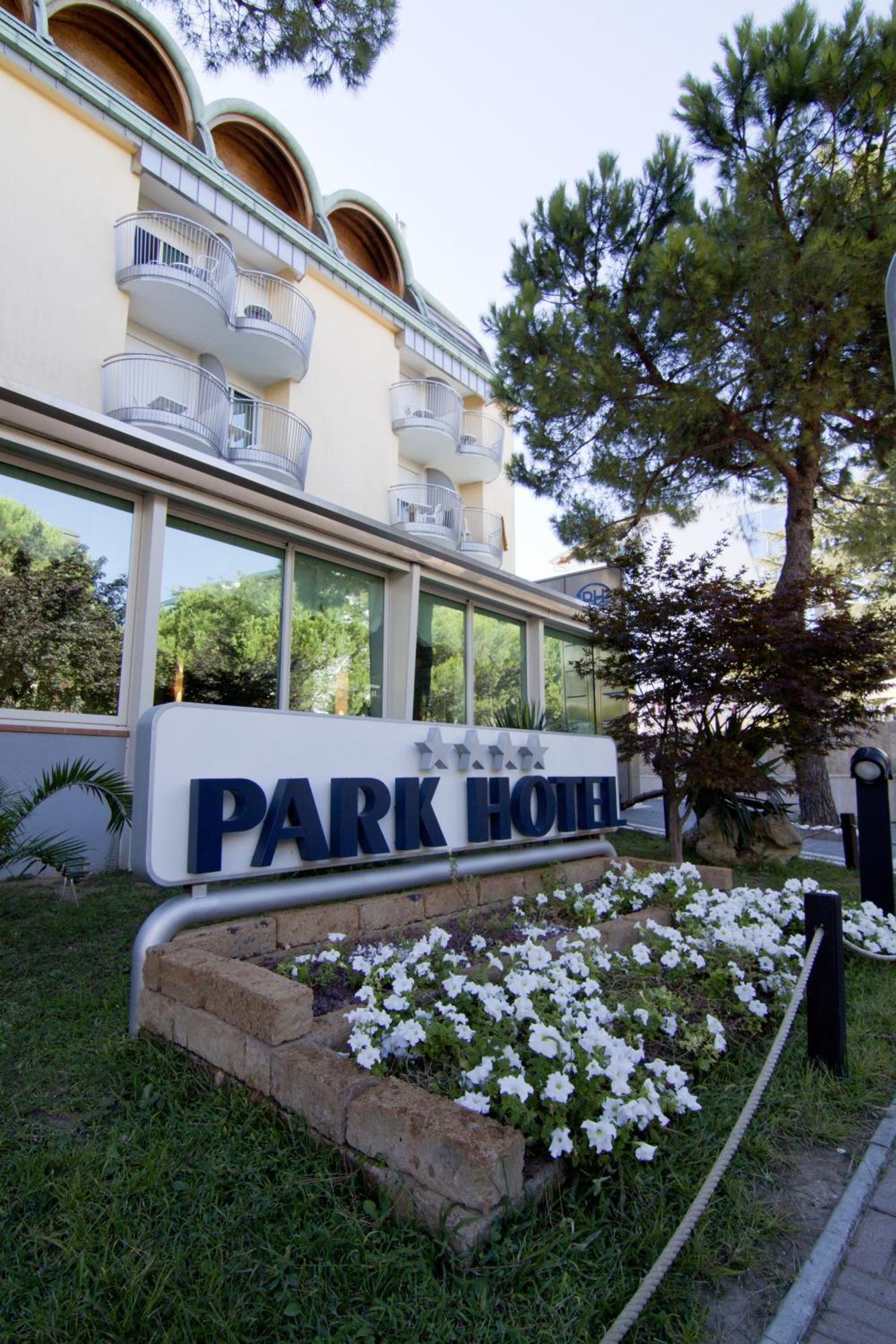 Park Hotel Линяно Сабиадоро Екстериор снимка