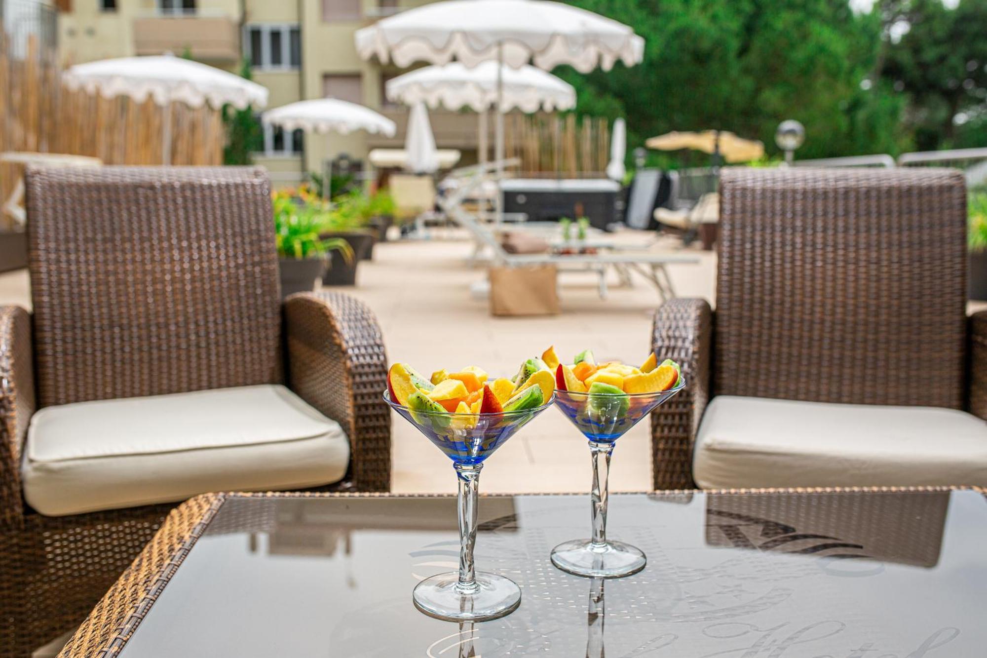 Park Hotel Линяно Сабиадоро Екстериор снимка