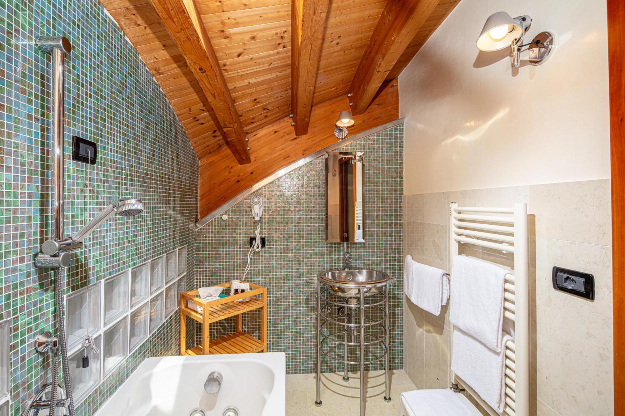 Park Hotel Линяно Сабиадоро Екстериор снимка