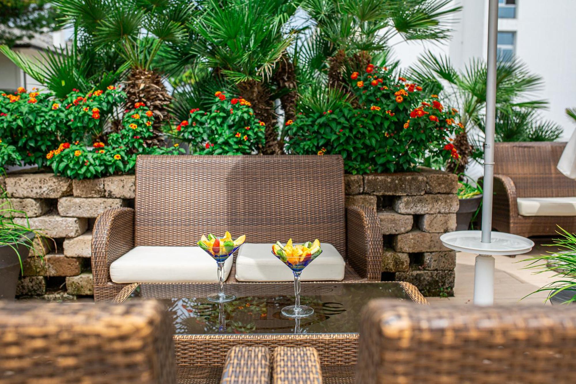Park Hotel Линяно Сабиадоро Екстериор снимка