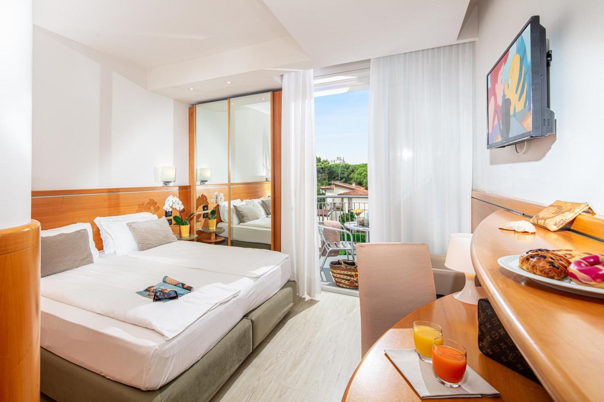 Park Hotel Линяно Сабиадоро Екстериор снимка
