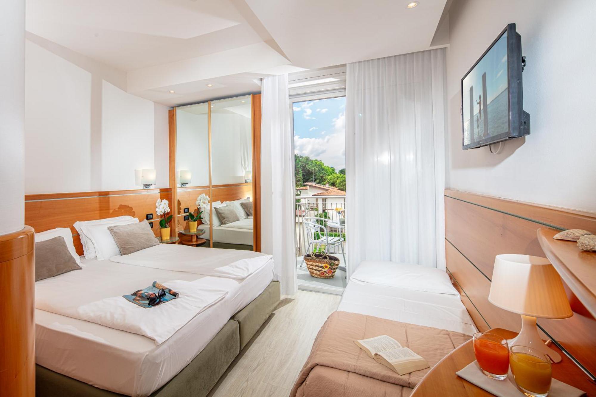 Park Hotel Линяно Сабиадоро Екстериор снимка