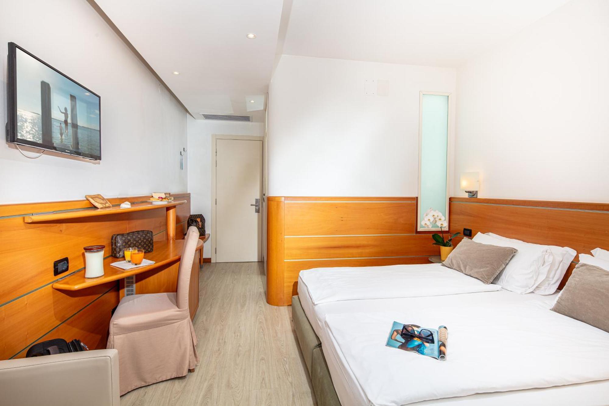 Park Hotel Линяно Сабиадоро Екстериор снимка