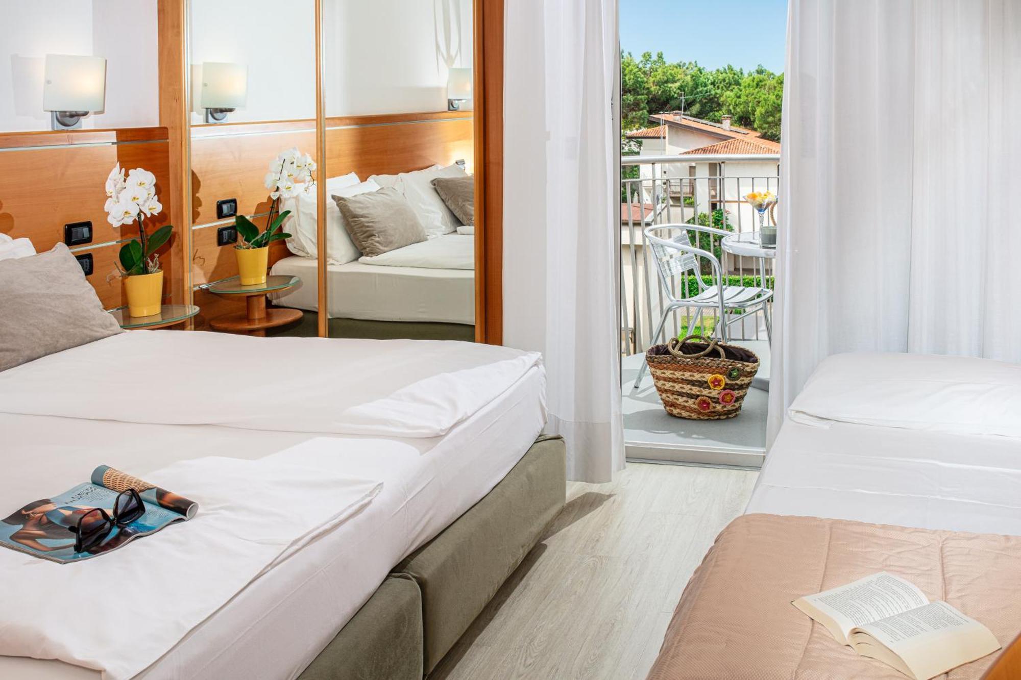 Park Hotel Линяно Сабиадоро Екстериор снимка