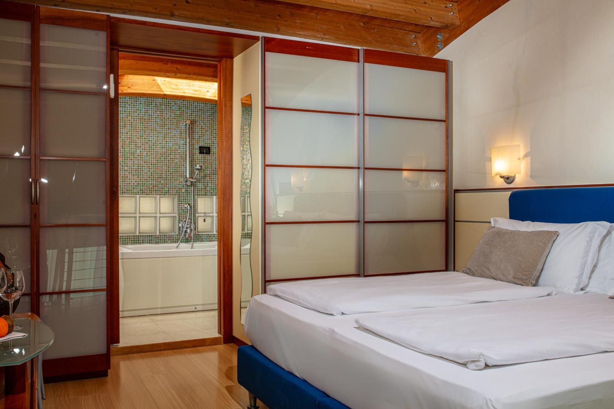 Park Hotel Линяно Сабиадоро Екстериор снимка