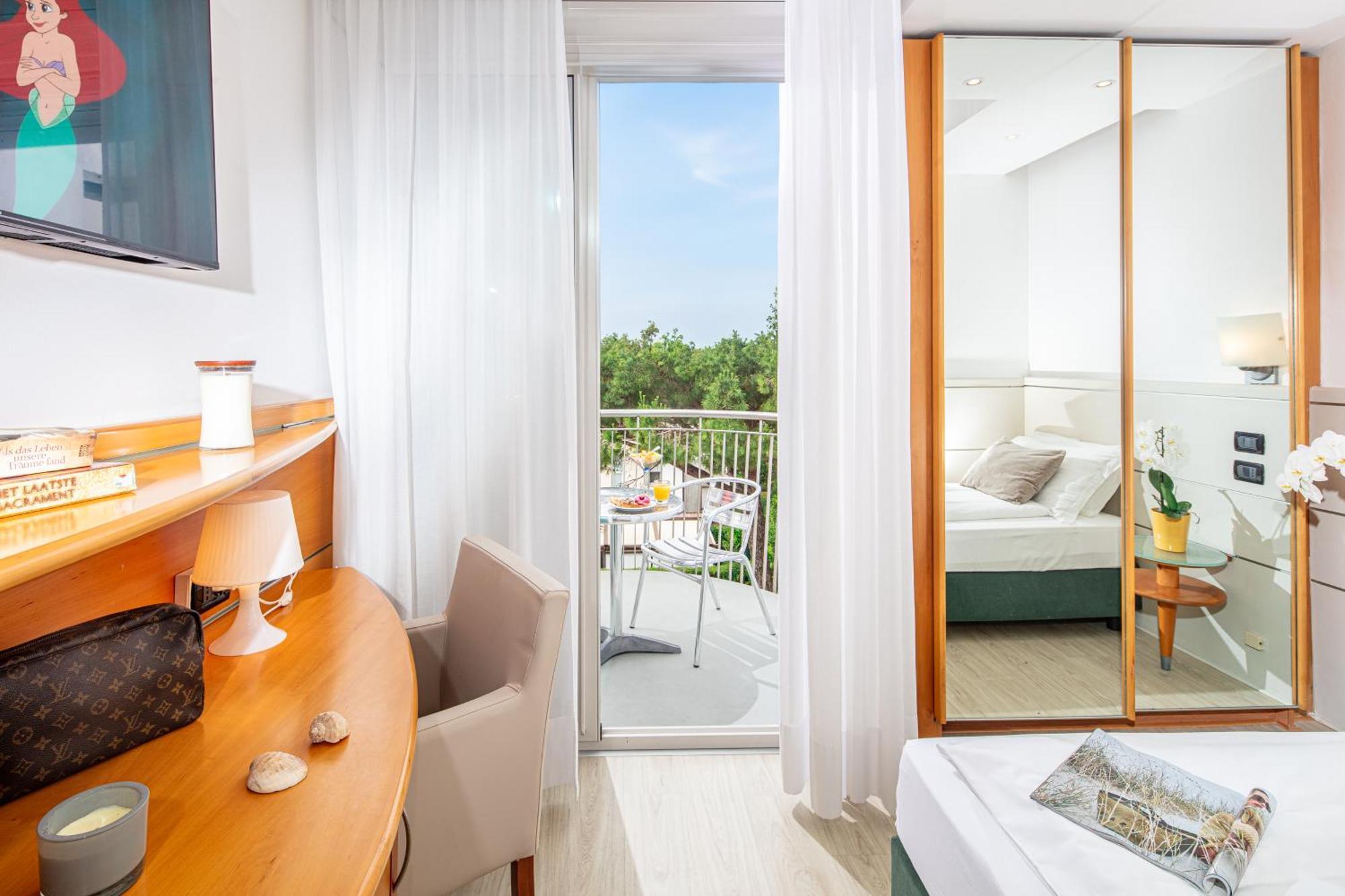 Park Hotel Линяно Сабиадоро Екстериор снимка