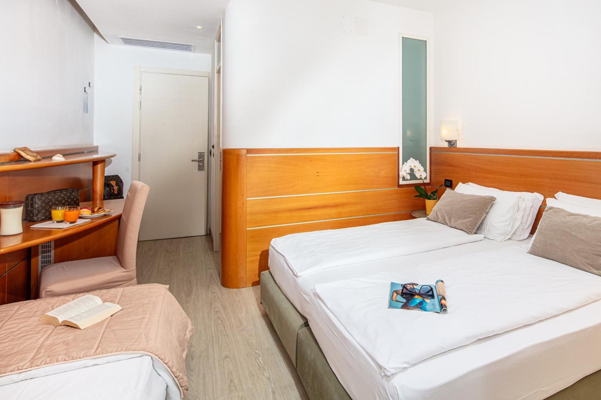 Park Hotel Линяно Сабиадоро Екстериор снимка