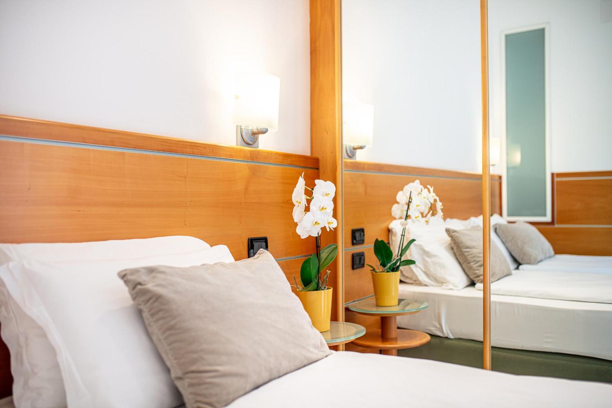 Park Hotel Линяно Сабиадоро Екстериор снимка