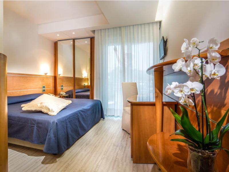 Park Hotel Линяно Сабиадоро Екстериор снимка