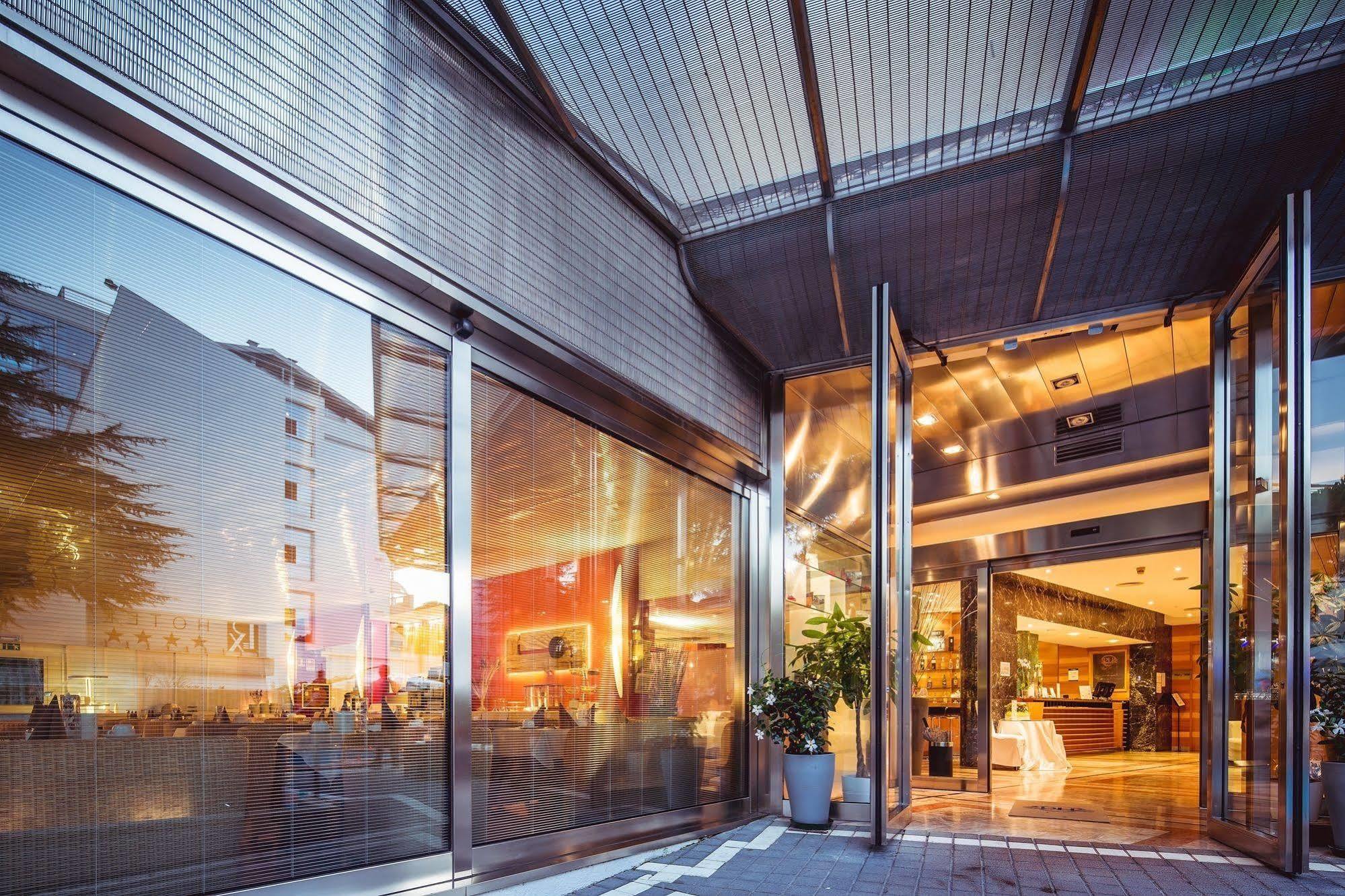 Park Hotel Линяно Сабиадоро Екстериор снимка