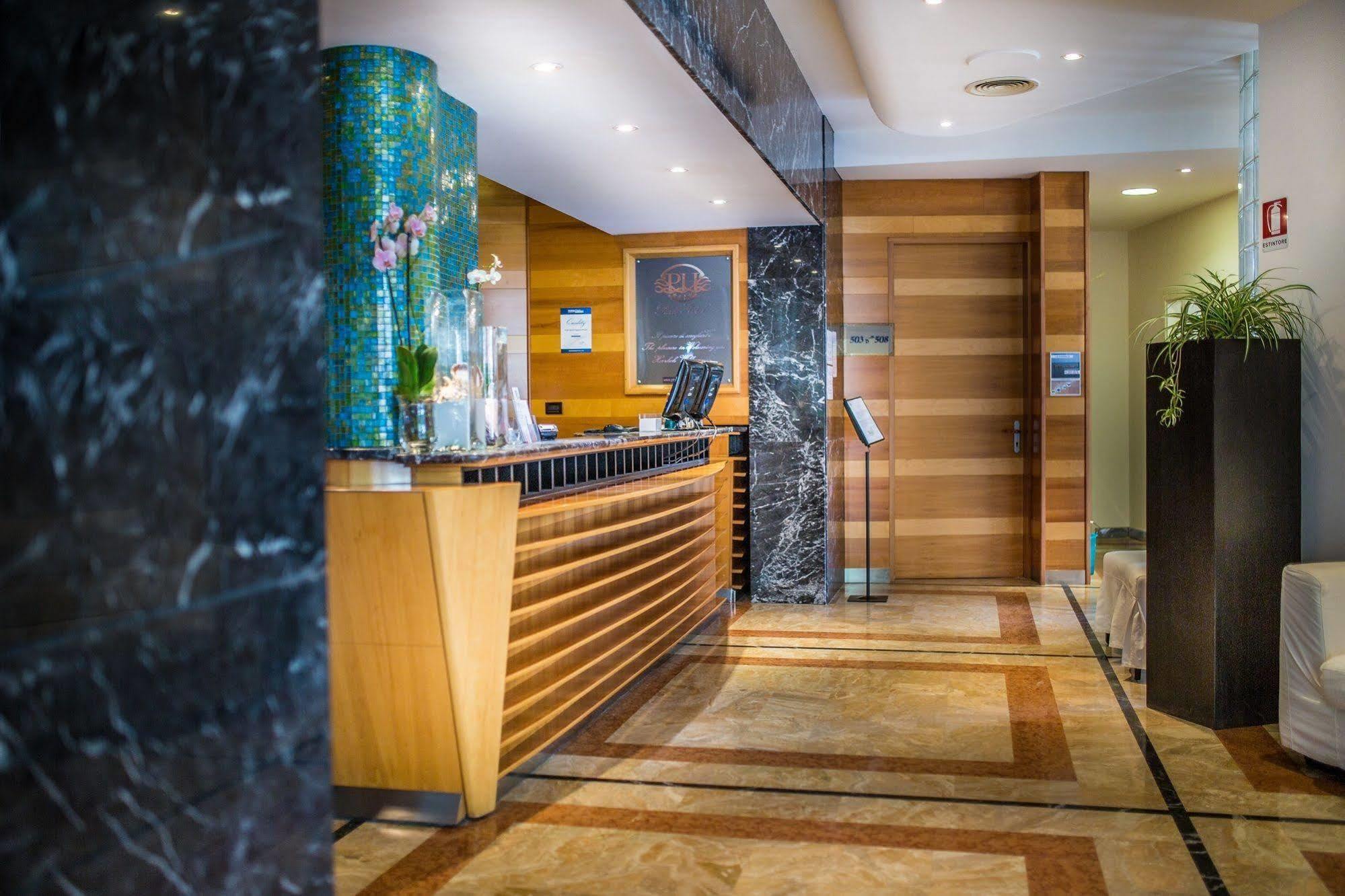 Park Hotel Линяно Сабиадоро Екстериор снимка